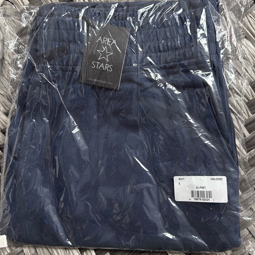 AREA STARS Women’s Ali pant in navy elastic waist cropped - Picture 3 of 7
